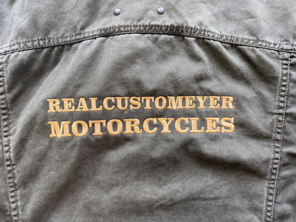 RealCustomeyer® Motorradjacke – Grüner Statement-Look mit Stickerei & Aufnähern