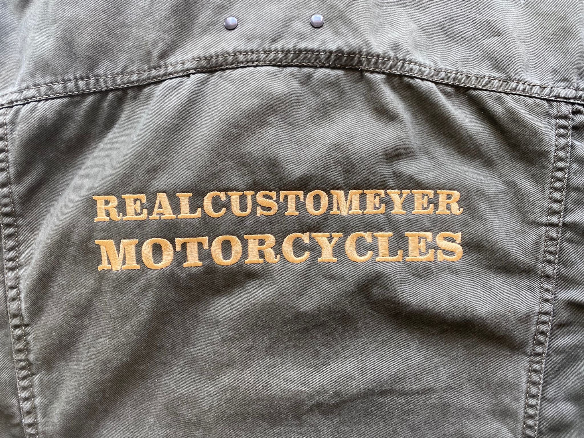 RealCustomeyer® Motorradjacke – Grüner Statement-Look mit Stickerei & Aufnähern